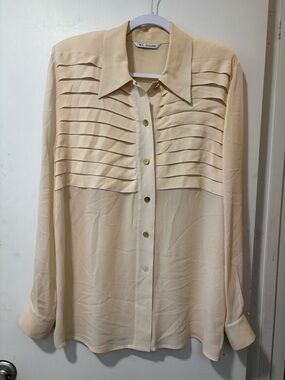 St. John Vintage 100% Silk Button Down Blouse Top Ivory Shirt Front Pleats Sz 8